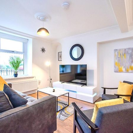 Casa One Hundred - A Beautiful 4 Bed House On The Beach Front スウォンジー エクステリア 写真